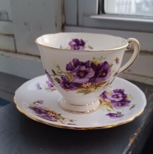 Vintage Clarence violet pansy floral bone China tea cup & saucer made in England